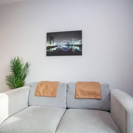 1 Bedroom Apartment In Very Central Location غلاسغو المظهر الخارجي الصورة
