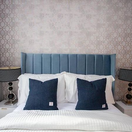 1 Bedroom Apartment In Very Central Location غلاسغو المظهر الخارجي الصورة