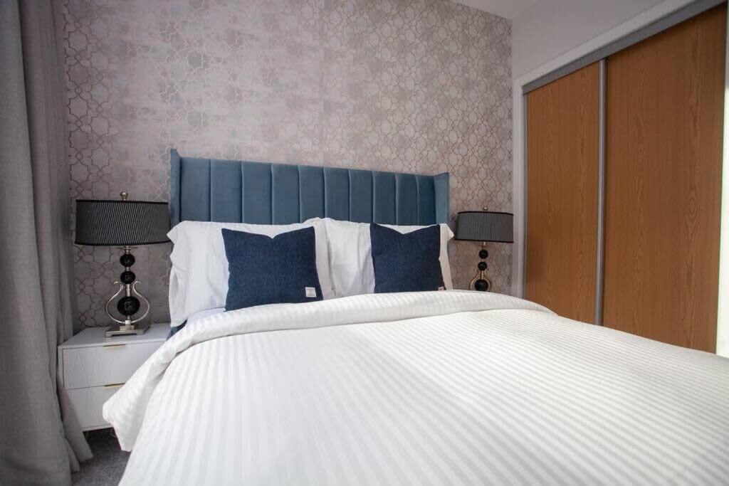 1 Bedroom Apartment In Very Central Location غلاسغو المظهر الخارجي الصورة