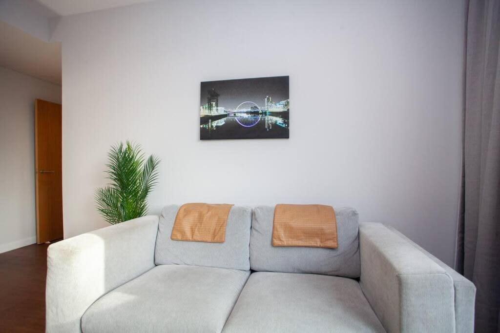 1 Bedroom Apartment In Very Central Location غلاسغو المظهر الخارجي الصورة