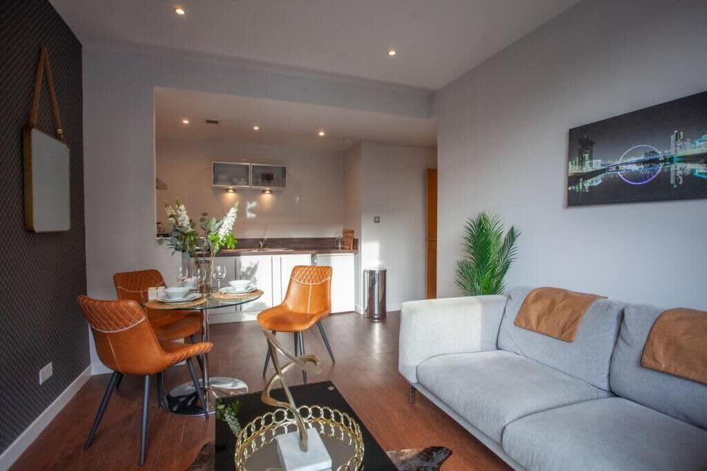 1 Bedroom Apartment In Very Central Location غلاسغو المظهر الخارجي الصورة