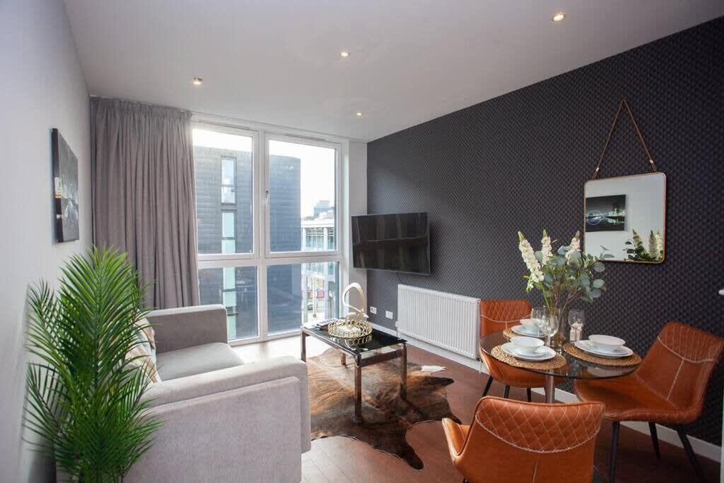 1 Bedroom Apartment In Very Central Location غلاسغو المظهر الخارجي الصورة